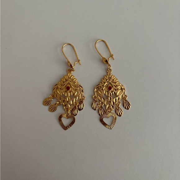 Eye-Catching Gold Dangle Earrings (21kgp) - Picture 1 of 3